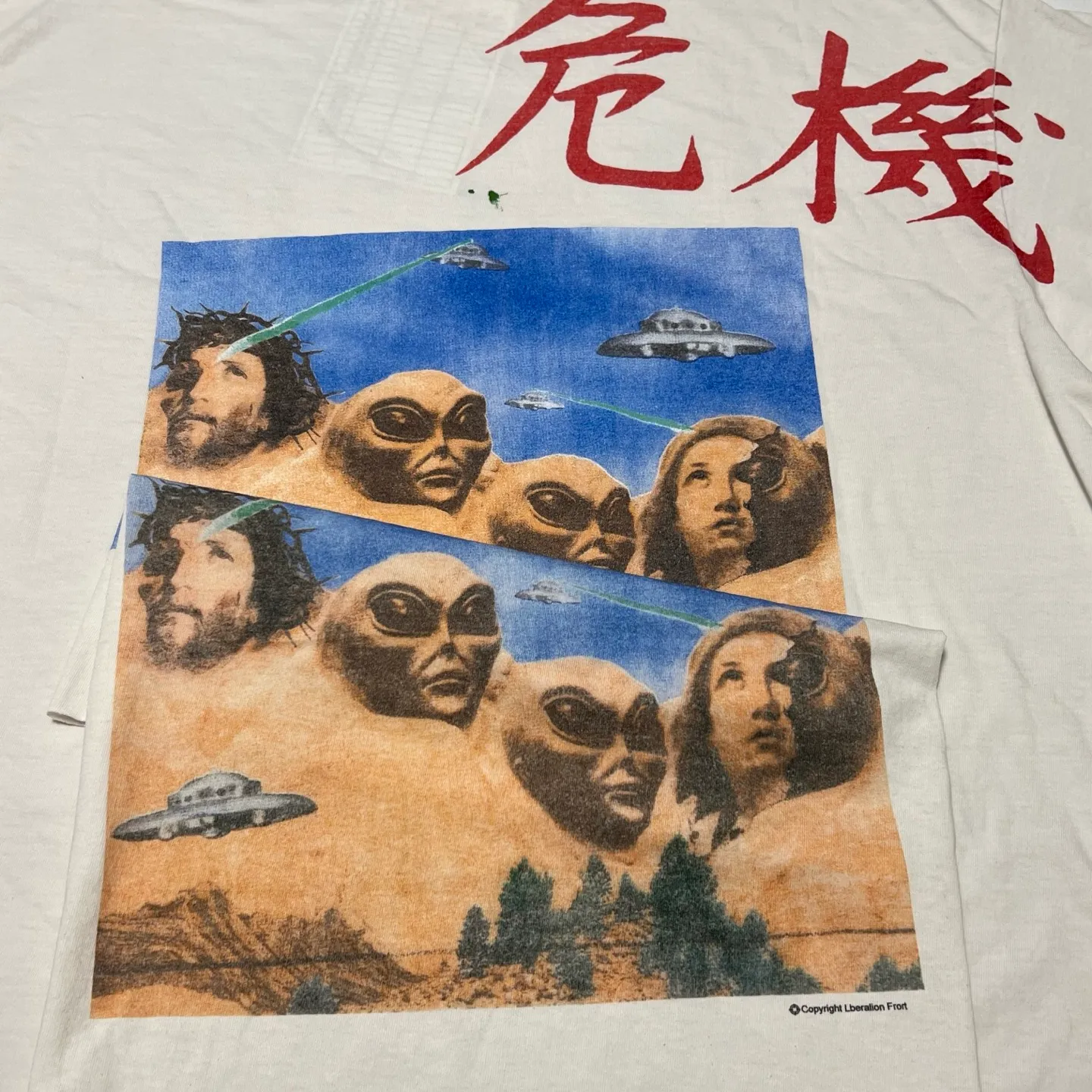 Printing pattern SAINT Mxxxxxx × Sean Wotherspoon SW_SS TEE/KIKI/WHT Alien Crisis/Alien President Mountain TEE Off-white S-XL Super handsome co-branded alien printing design Correct version Customized SW co-branded accessories Cylindrical side seam high weight fabric Enzyme heavy washing water distressing Handmade ready-made clothing graffiti splash ink